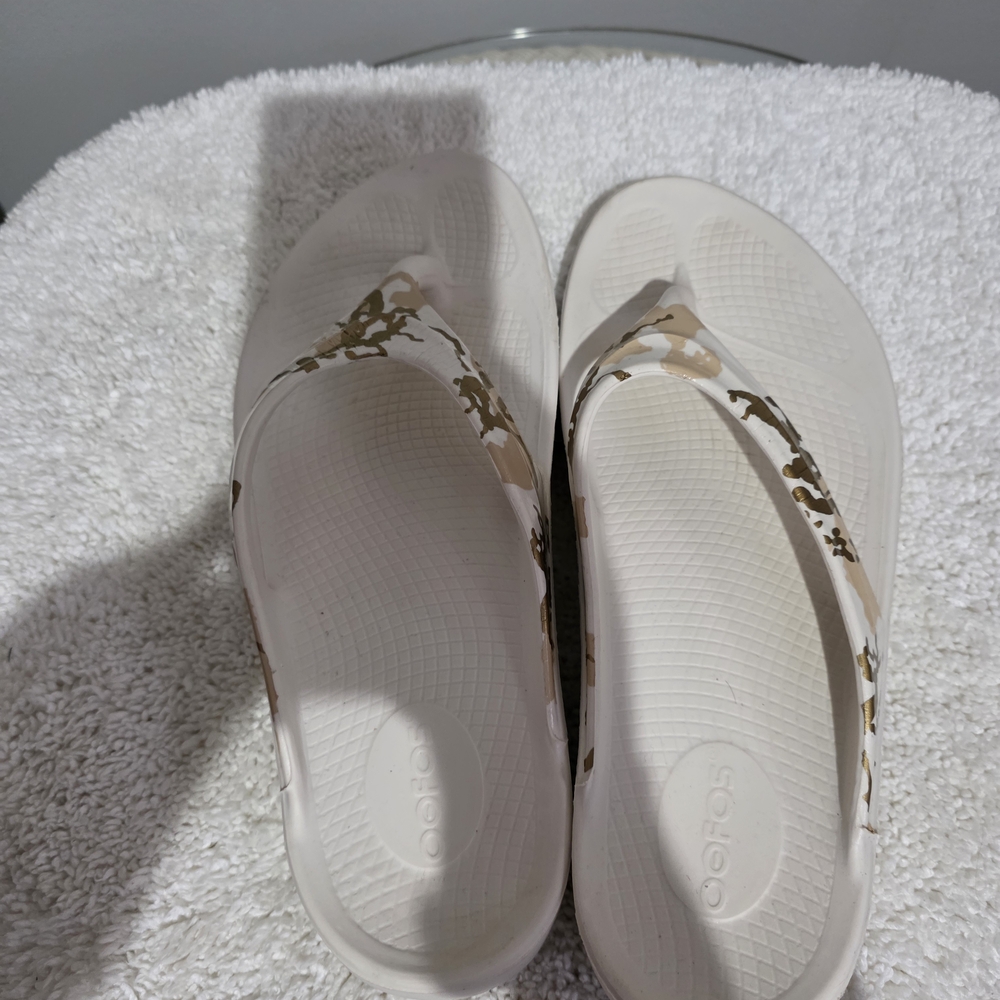 Oofos  11.Oolala Camo Limited Edition Flip Flops - Picture 6 of 8